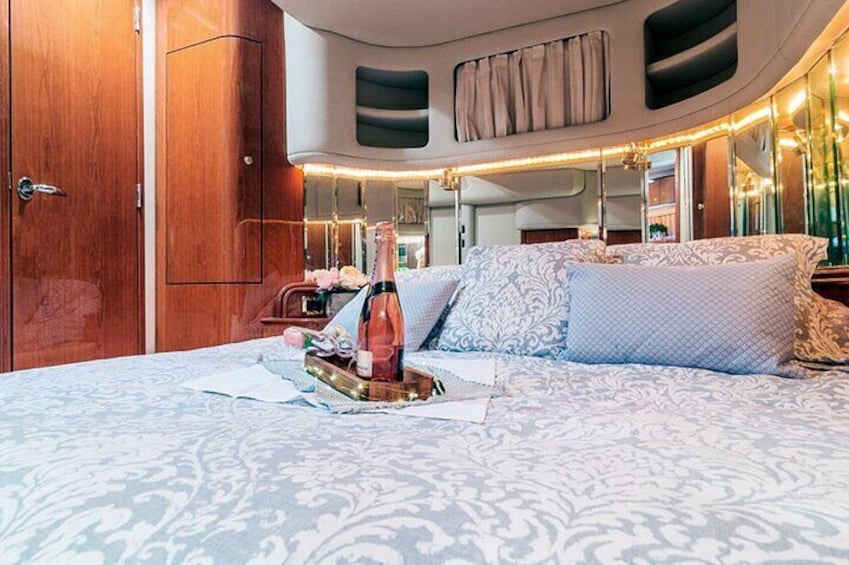 Four Hour 45 Yacht Tour in Miami Beach with Captain and Champagne