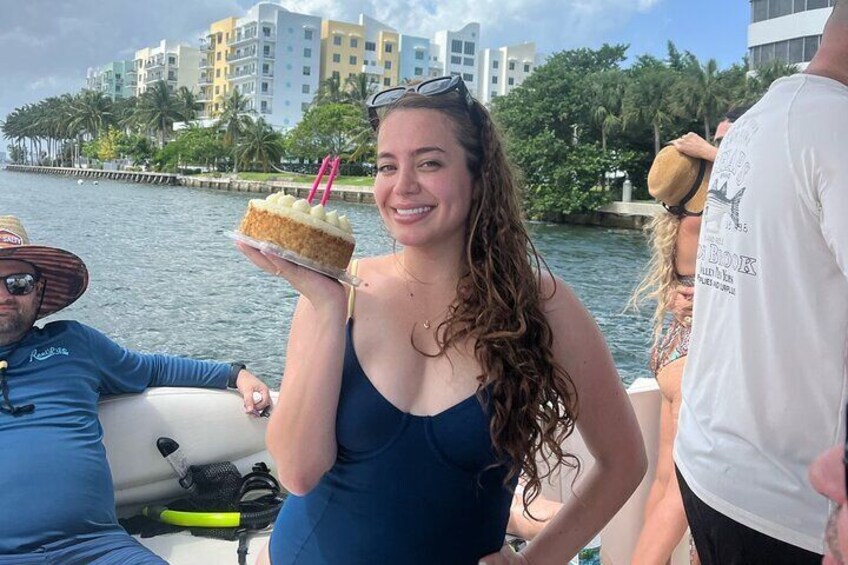 Premium Miami Yacht Tour Experience: Captain, Champagne & Party!