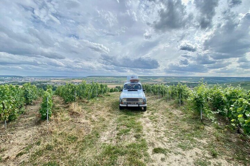 Private Champagne Experience in an Epernay Vintage Car
