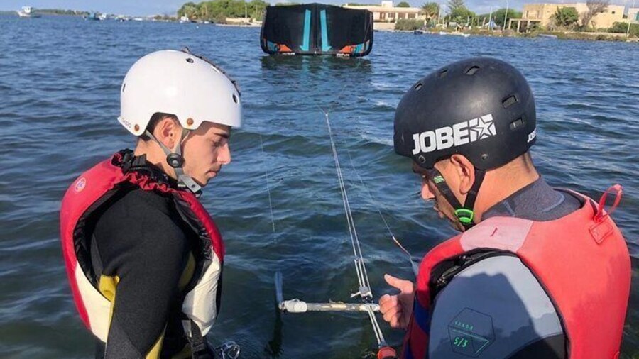 Semi-private kitesurfing course for beginners