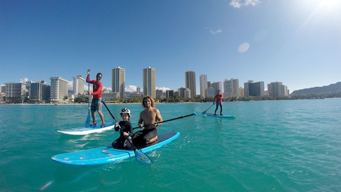 พายเรือยืนบนเกาะโออาฮู - บทเรียนส่วนตัว (รถรับส่ง Waikiki ด้วยความอนุเคราะห...