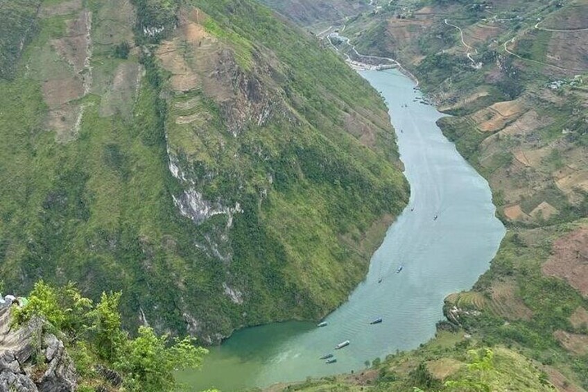 Amazing Ha Giang Motorbike Tour 3 days 2 nights (with easy rid