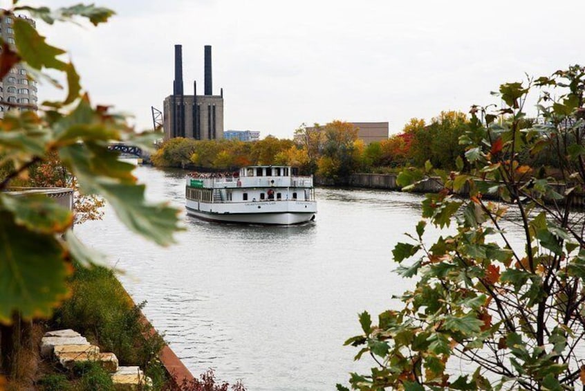 Chicago Architecture Center River Cruise aboard Chicago's First Lady