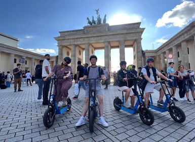 Berlin: Top Sights Guided E-Scooter Tour