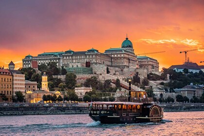 Budapest: crucero histórico con bebida de bienvenida