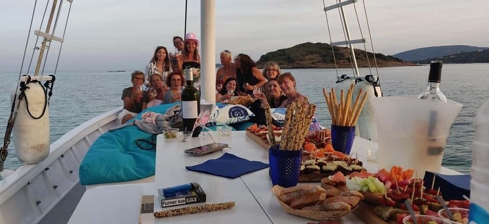 Porto-Vecchio: dinner aperitif at the sunset at sea