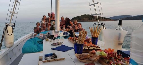 Porto-Vecchio: dinner aperitif at the sunset at sea