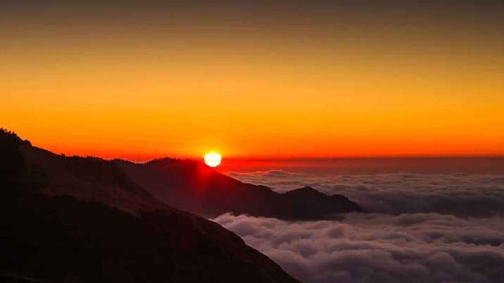 Sarangkot Sunrise & Guided Half Day Hike Tour to Fewa Lake