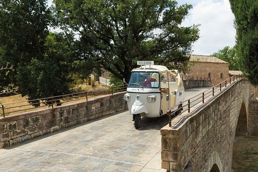 Picture 2 for Activity Assisi: Night Tour by Vintage Tuk Tuk