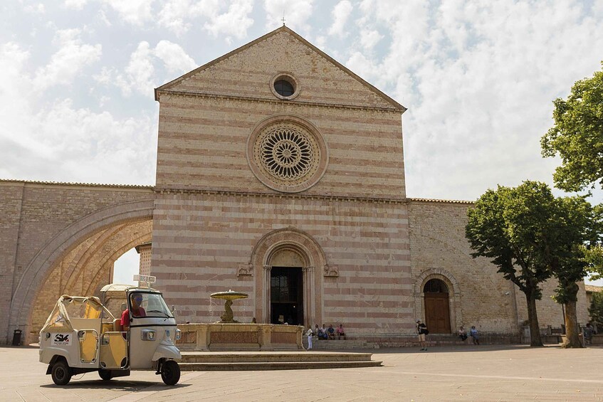 Picture 3 for Activity Assisi: Night Tour by Vintage Tuk Tuk