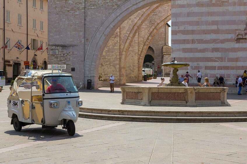 Picture 1 for Activity Assisi: Night Tour by Vintage Tuk Tuk