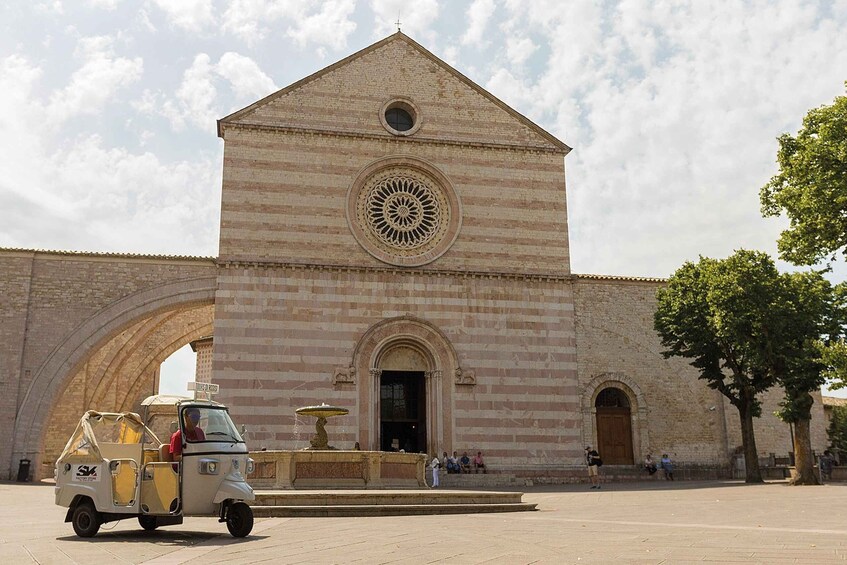 Picture 3 for Activity Assisi: Night Tour by Vintage Tuk Tuk