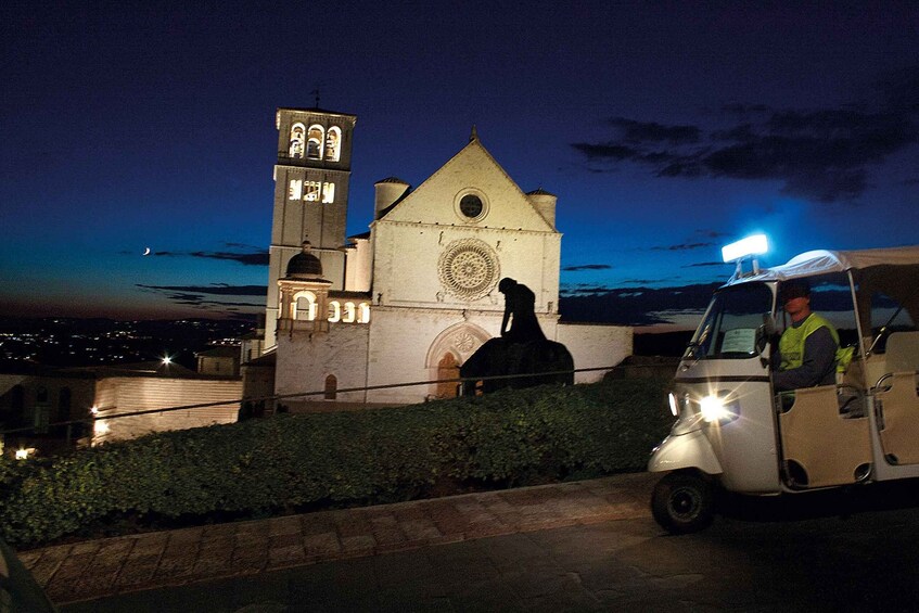 Assisi: Night Tour by Vintage Tuk Tuk