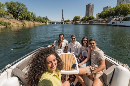 ปารีส: ล่องเรือส่วนตัวในแม่น้ำแซนพร้อมไกด์