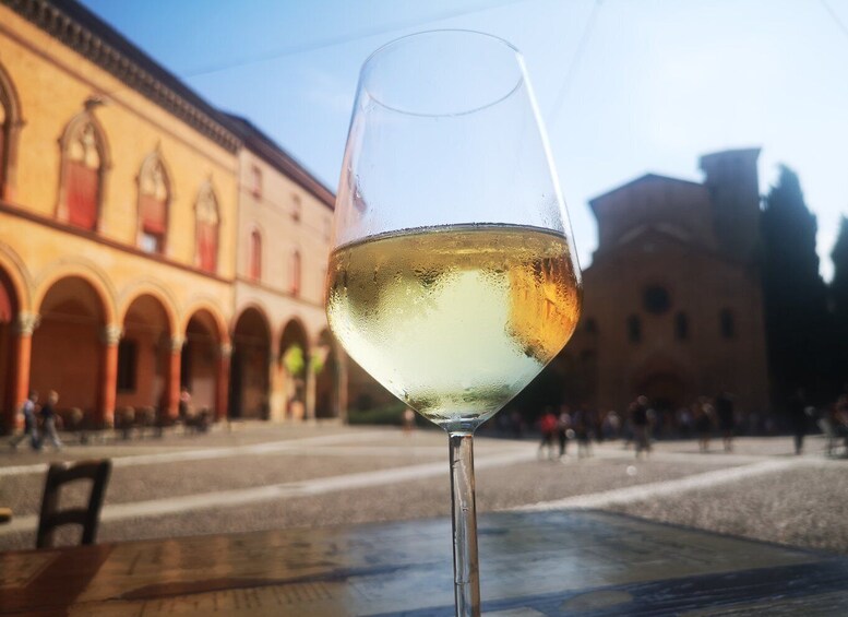 Bologna: City Center Guided Wine Walking Tour