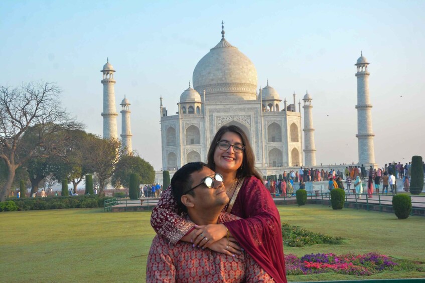 Agra: Taj Mahal Full-Day Tour with Guide and Hotel Transfers