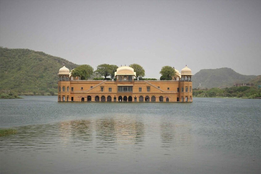 Private Full-Day Amer Fort and Jaipur City Sightseeing Tour