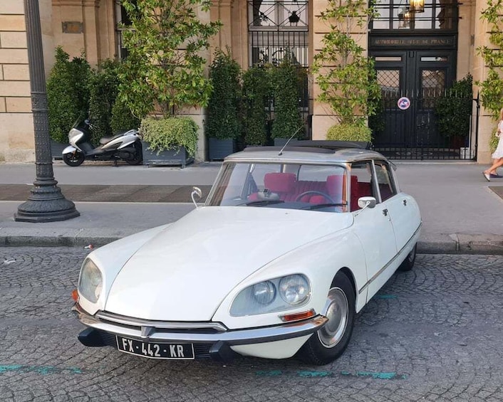 Paris: City Discovery Tour by Vintage Citroën DS Car