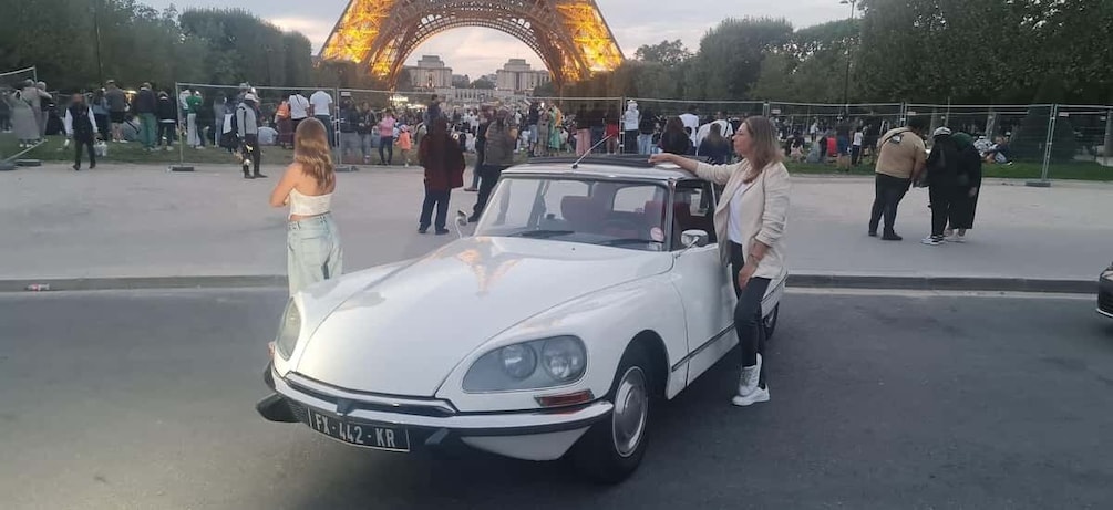 Picture 9 for Activity Paris: City Discovery Tour by Vintage Citroën DS Car