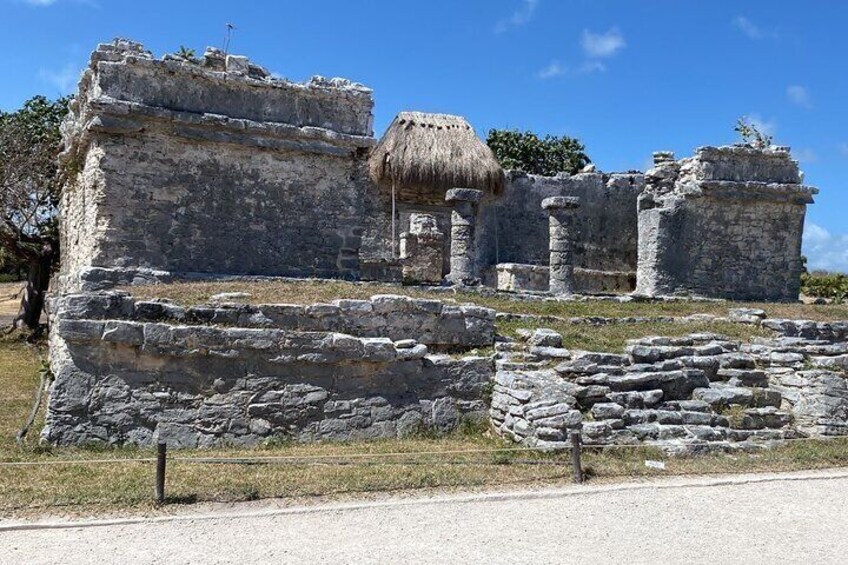 Discover Tulum from the heights and archaeological exploration!