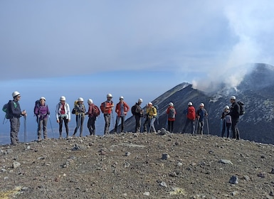 Nicolosi:Etna Central Crater Trekking excursion cable car et jeep