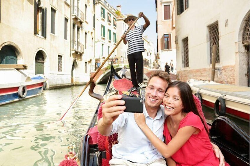 Private Full-day Walking Tour in Venice with Gondola Ride