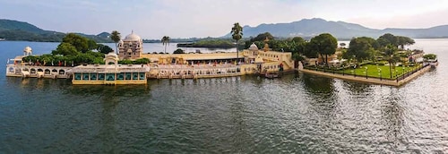 Udaipur: Private Guided Udaipur and City Palace Day Trip