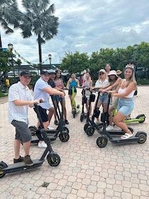 Nassau: Tour in scooter elettronico con degustazione di cibo e bevande loca...