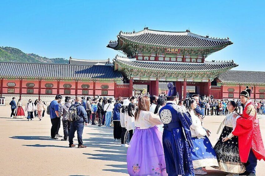 Private Tour : Royal Palace & Traditional Villages wearing Hanbok