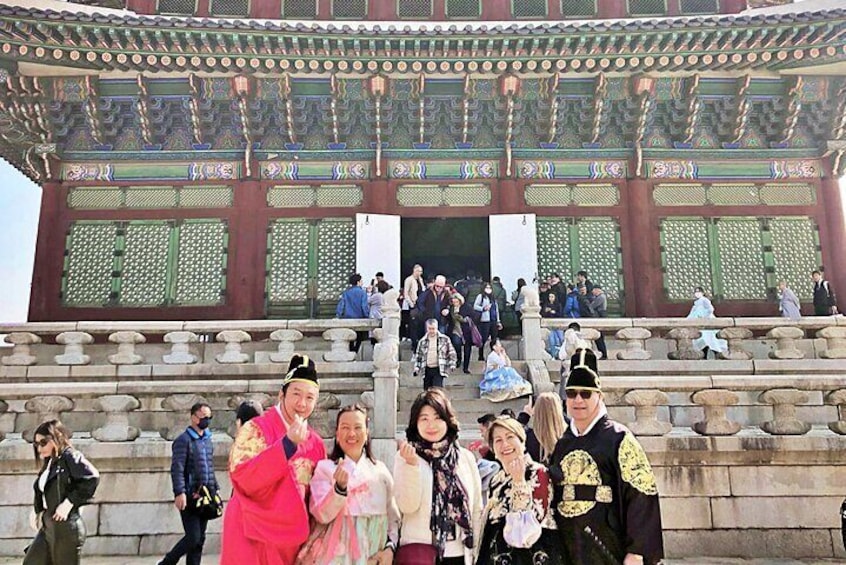 Private Tour : Royal Palace & Traditional Villages wearing Hanbok