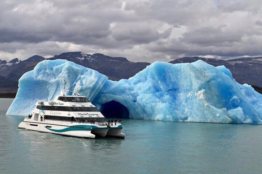 Gourmet Navigation through the Glaciers of Los Glaciares National Park