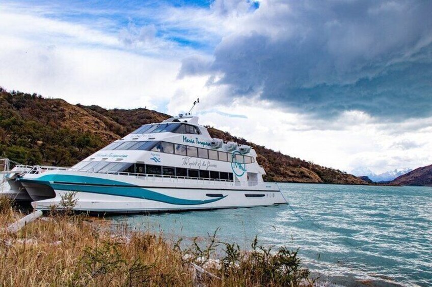 Gourmet Navigation through the Glaciers of Los Glaciares National Park