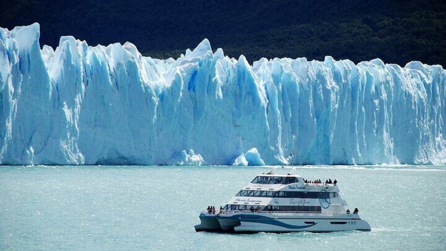 Gourmet Navigation through the Glaciers of Los Glaciares National Park