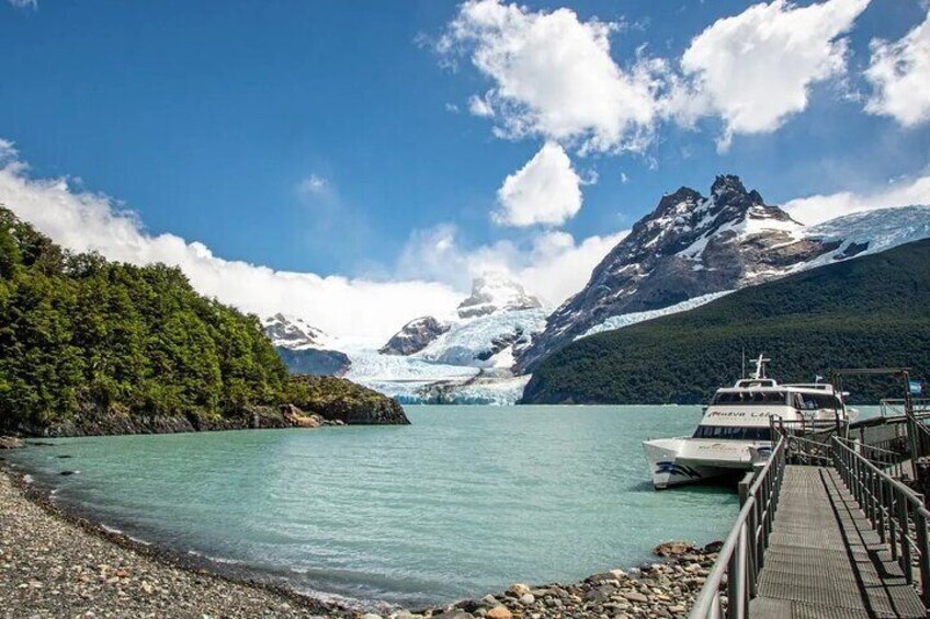Full Day Tour Navigating through the Glaciers of the National Park