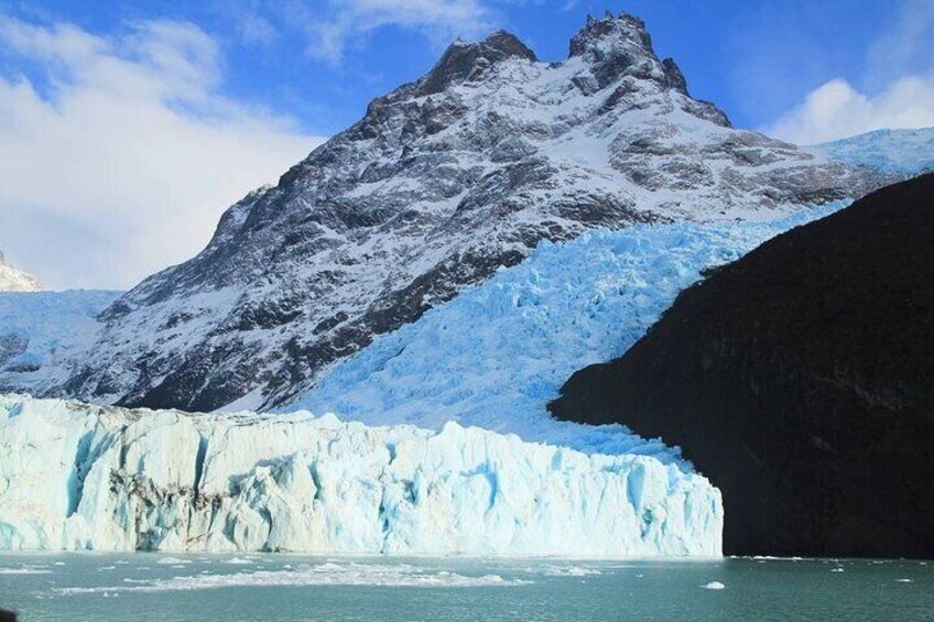 Full Day Tour Navigating through the Glaciers of the National Park