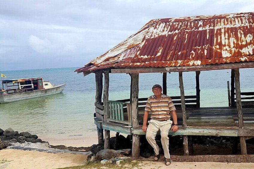 Relaxing on the roadside on traditional Savaii