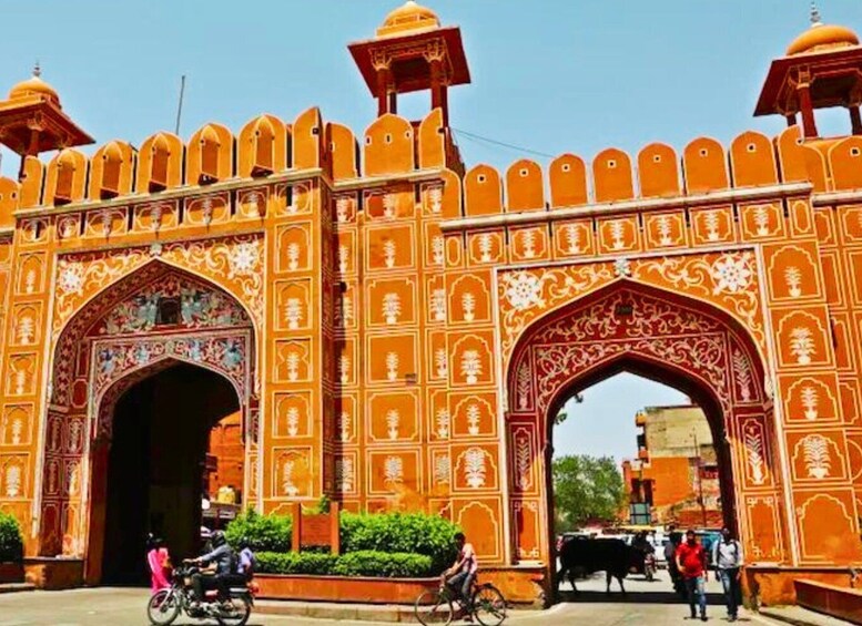 Picture 4 for Activity Cultural Walking Tour of Jaipur with Local Snacks