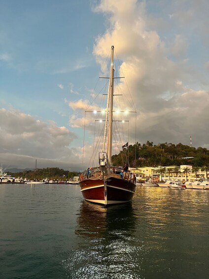 Picture 12 for Activity Quepos: Wooden Sail Yacht Cruise with Watersports and Food