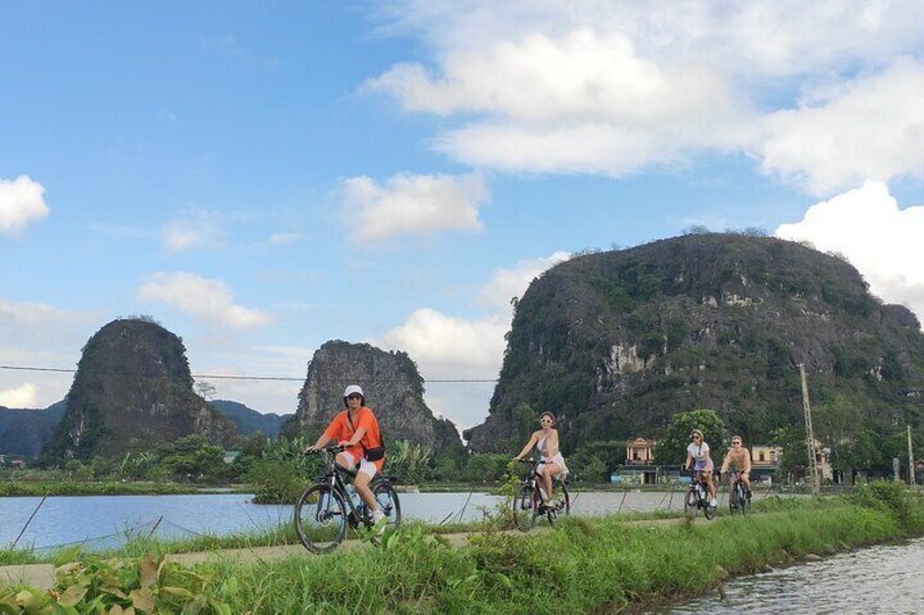 Ninh Binh Full Day Experience: Hiking, Boating, and Cycling