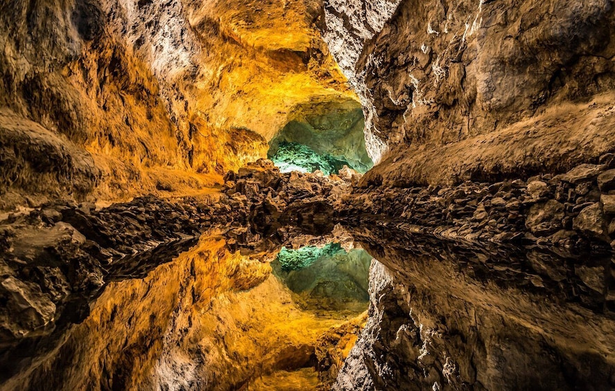 Picture 2 for Activity Lanzarote: Cueva de los Verdes & Jameos del Agua Tour