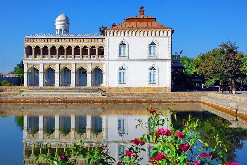 Palace of Moon-like Stars (Sitorai-Mokhi-Khosa)