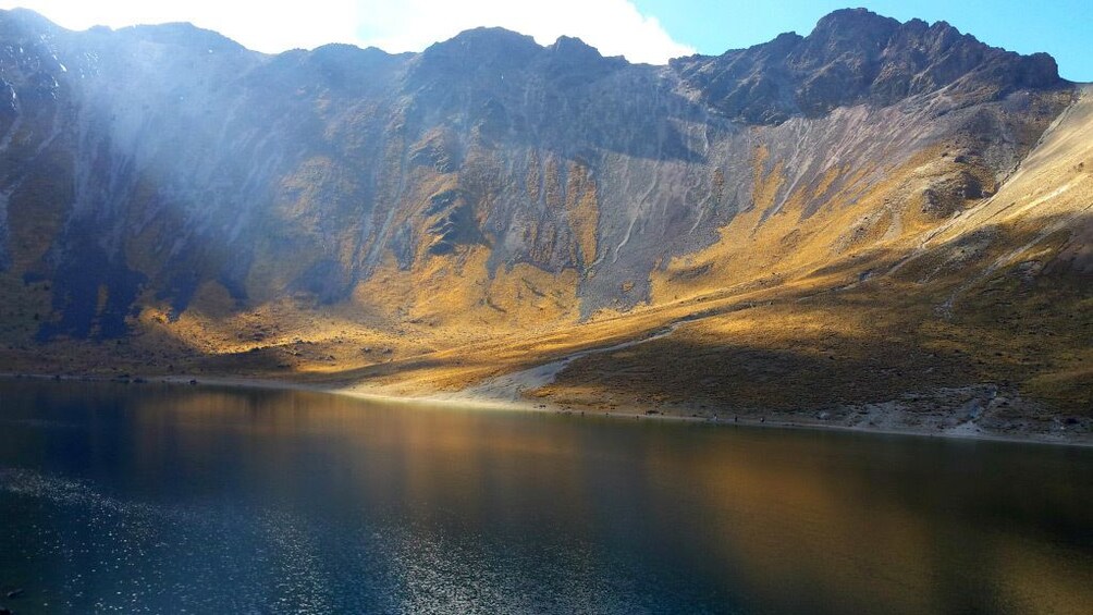 Sun shining down on mountain lake in Mexico City