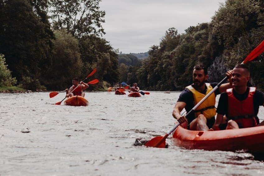 Guided kayaking on the Nalón river Oviedo