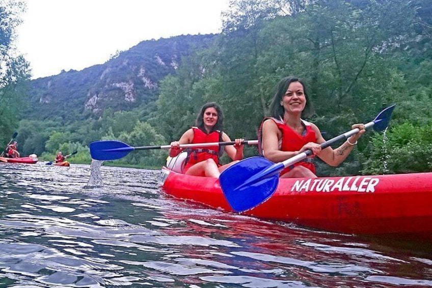 Guided kayaking on the Nalón river Oviedo