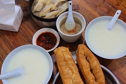Eat Like a Local! Beijing Private 2 Hour Breakfast Tour in Hutong
