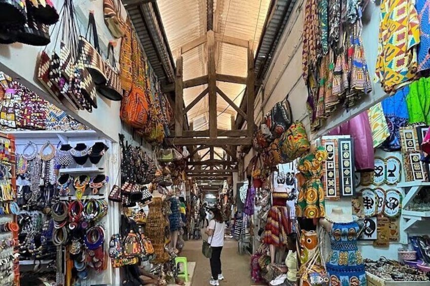 Accra Explored: A Full-Day Private City Tour for Culture Seekers 