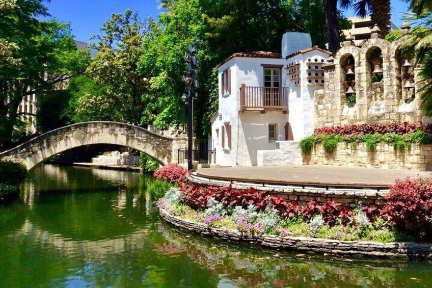 Walking Tour Along & Around Historic San Antonio Riverwalk