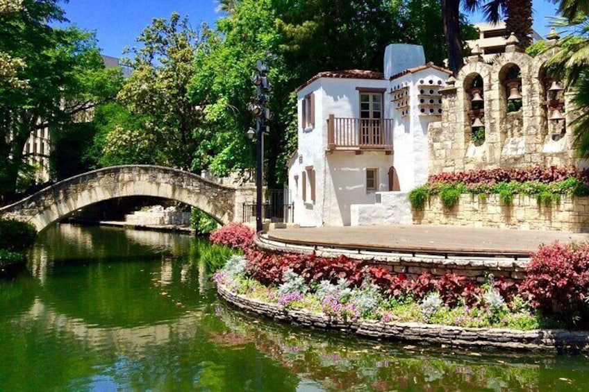 Walking Tour Along & Around Historic San Antonio Riverwalk