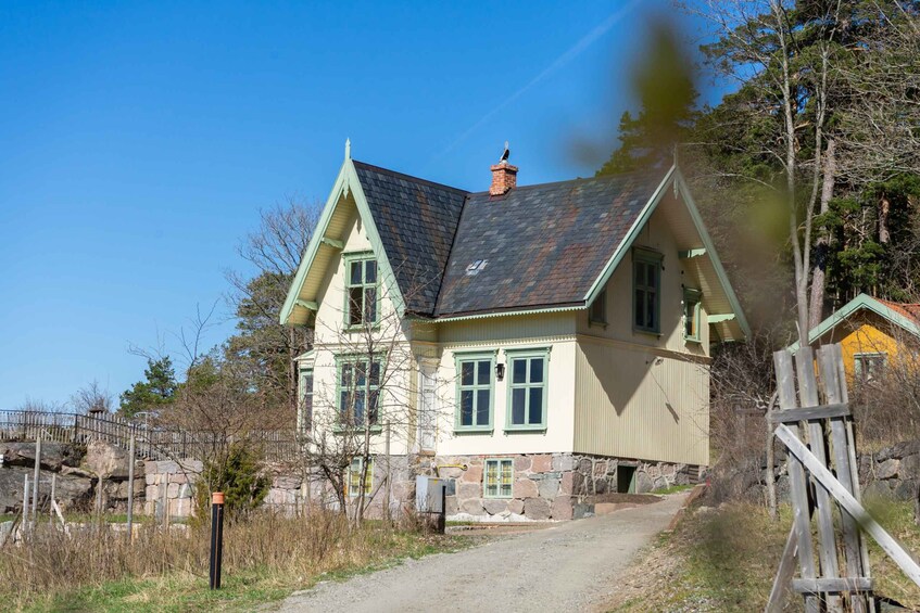 Picture 6 for Activity Drøbak: Guided walk along the coastal path and the forest