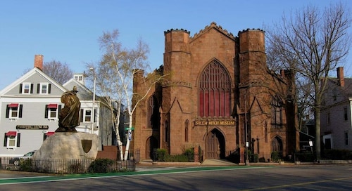 Entrada al Museo de Brujas de Salem